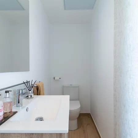 Townhouse El Naranjal 马尔韦利亚